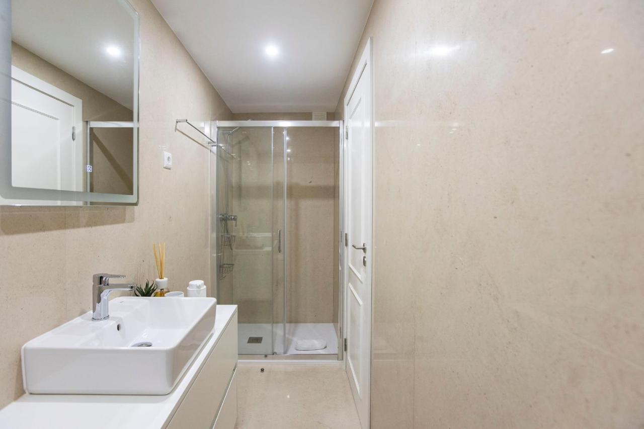 City Center 2Br Flat W/ Ac By Lovelystay Porto Dış mekan fotoğraf