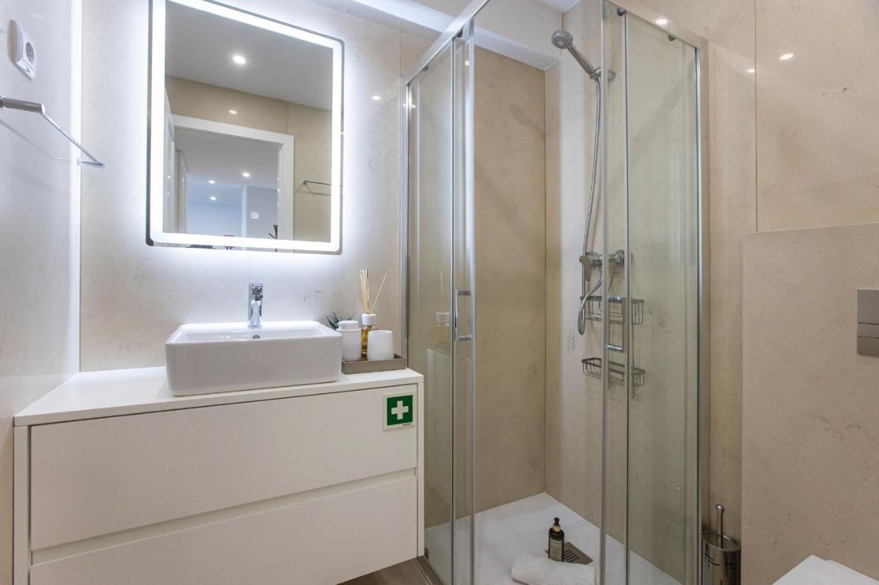 City Center 2Br Flat W/ Ac By Lovelystay Porto Dış mekan fotoğraf