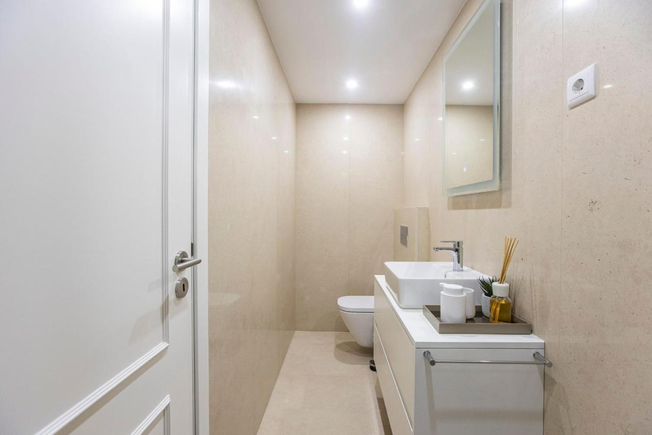 City Center 2Br Flat W/ Ac By Lovelystay Porto Dış mekan fotoğraf